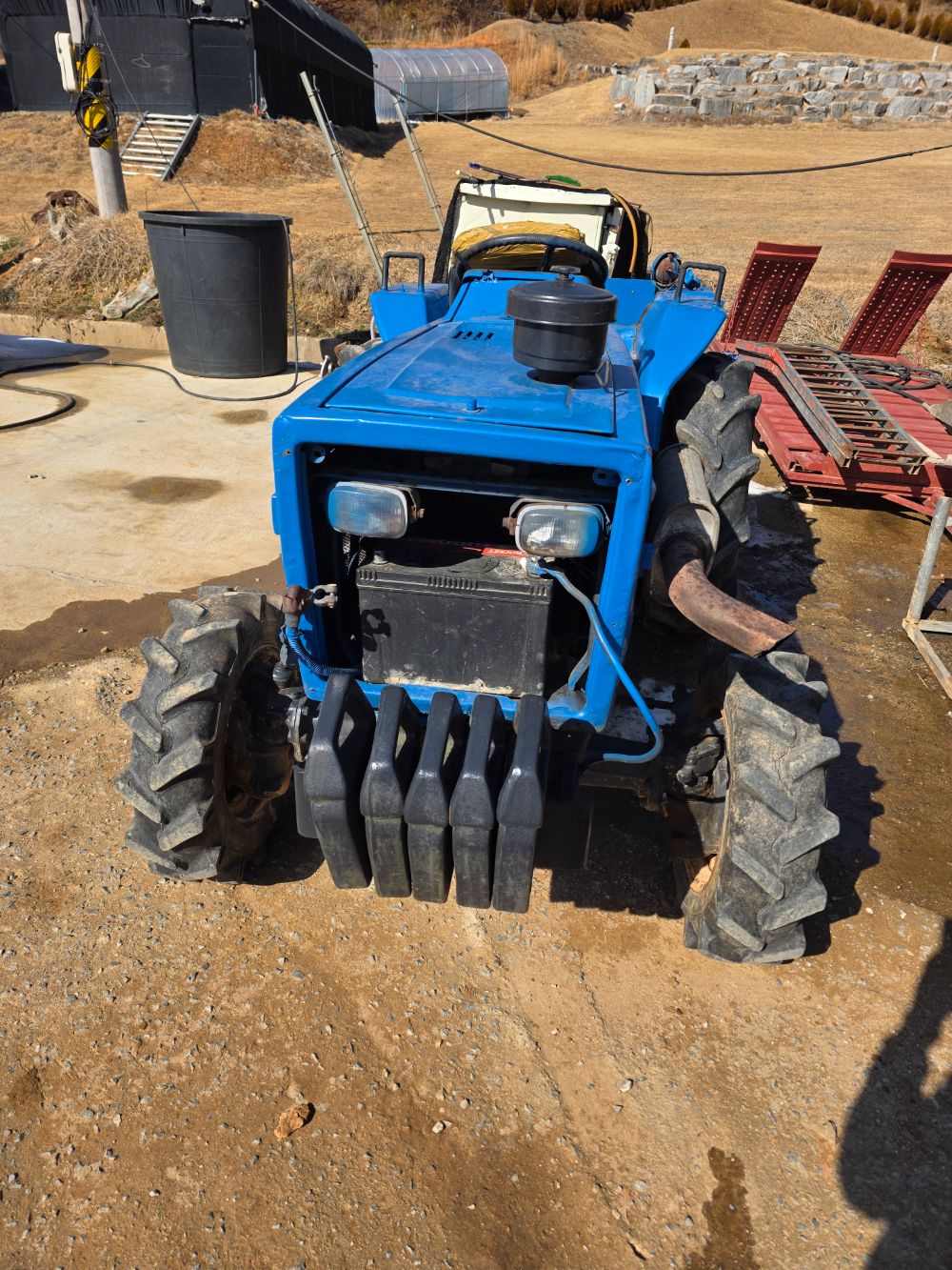 TYM Tractor 2140.21마력 (21hp) 앞좌측면