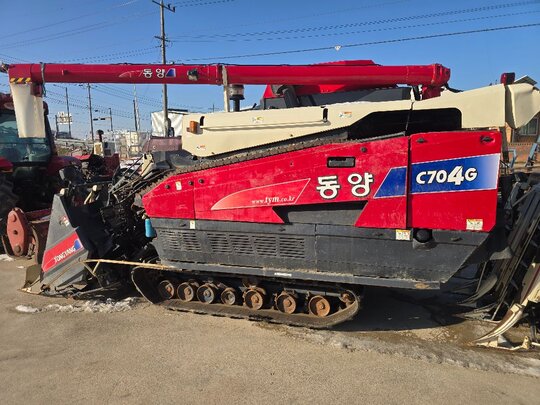 TYM Combine Harvester C704G (4Rows) 앞좌측면