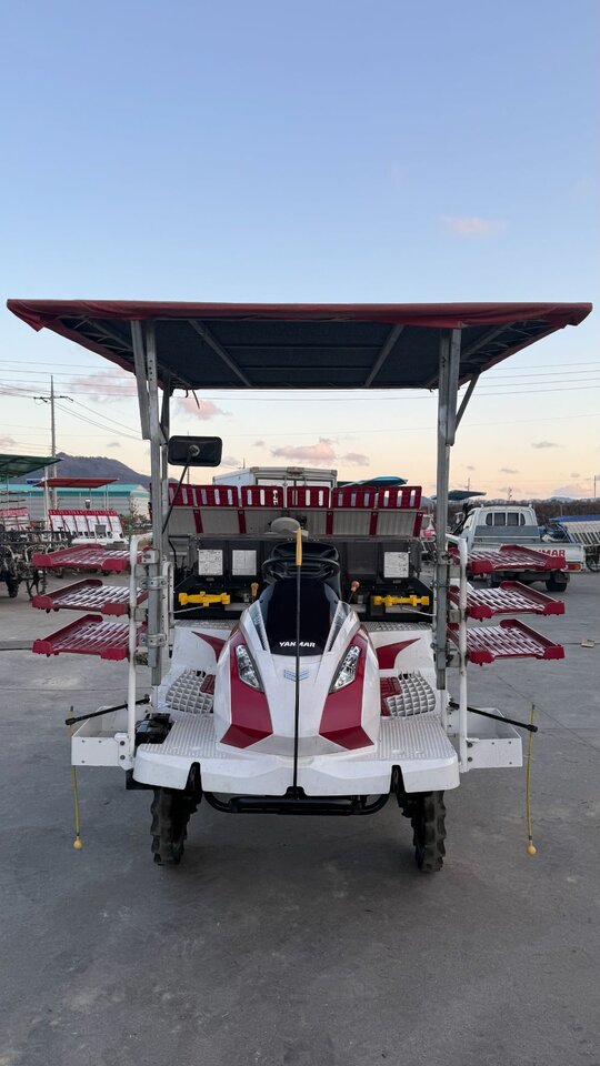 얀마 이앙기 YR6D (6조식) 앞좌측면