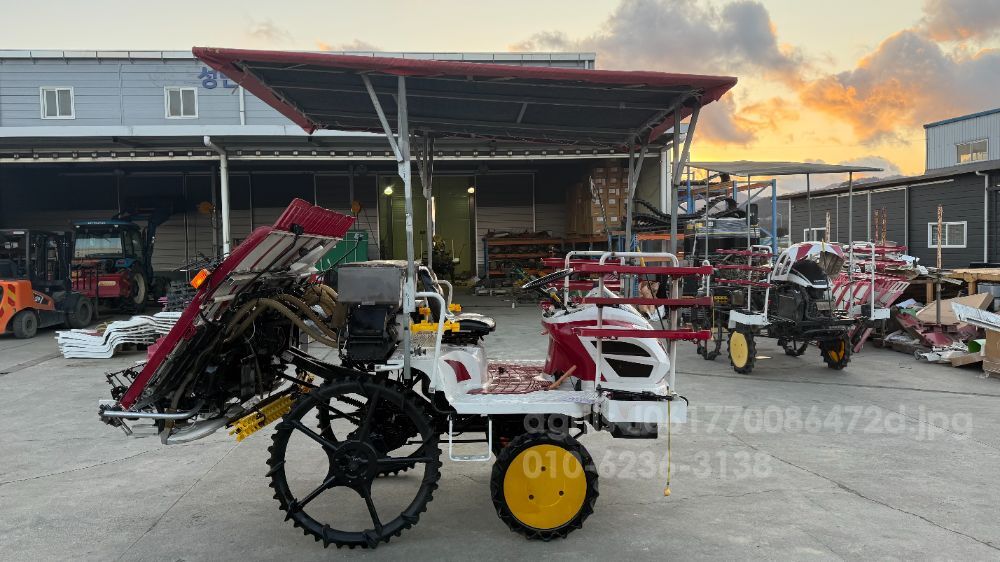 얀마 이앙기 YR6D (6조식) 뒤우측면