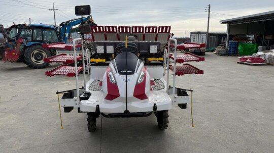 얀마 이앙기 YR6D (6조식) 앞좌측면