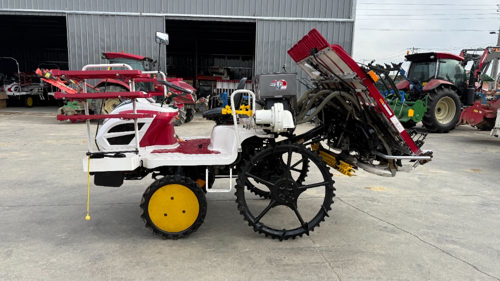 얀마 이앙기 YR6D (6조식) 뒤우측면