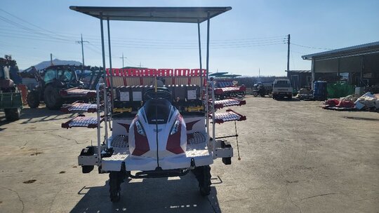 얀마 이앙기 YR6D (6조식) 앞좌측면