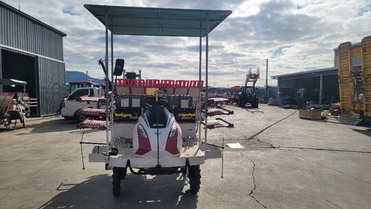 얀마 이앙기 YR6D (6조식) 앞좌측면