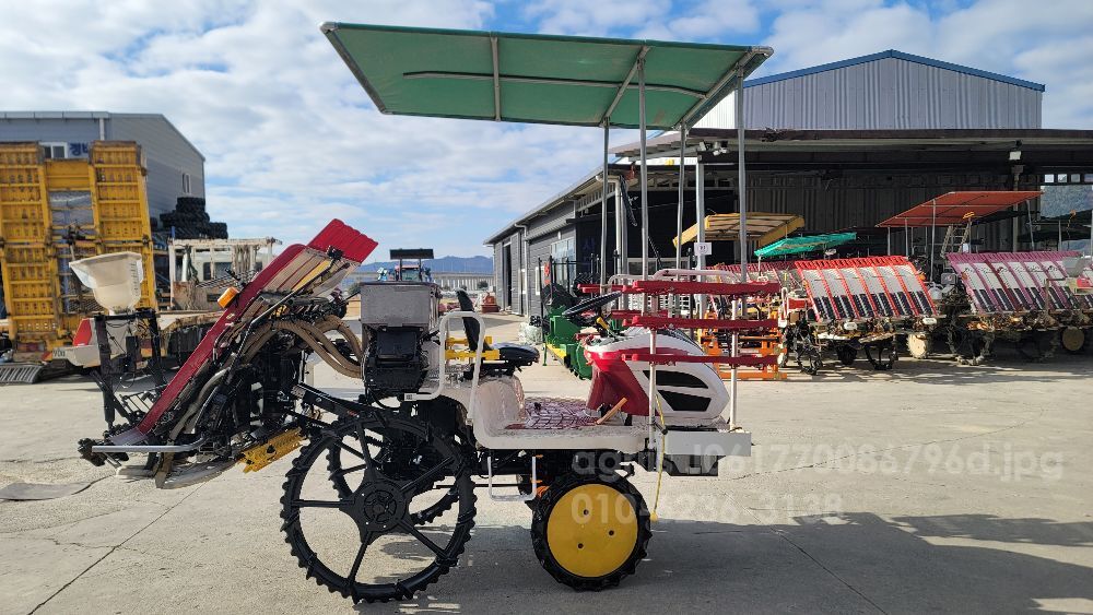 얀마 이앙기 YR6D (6조식) 뒤우측면