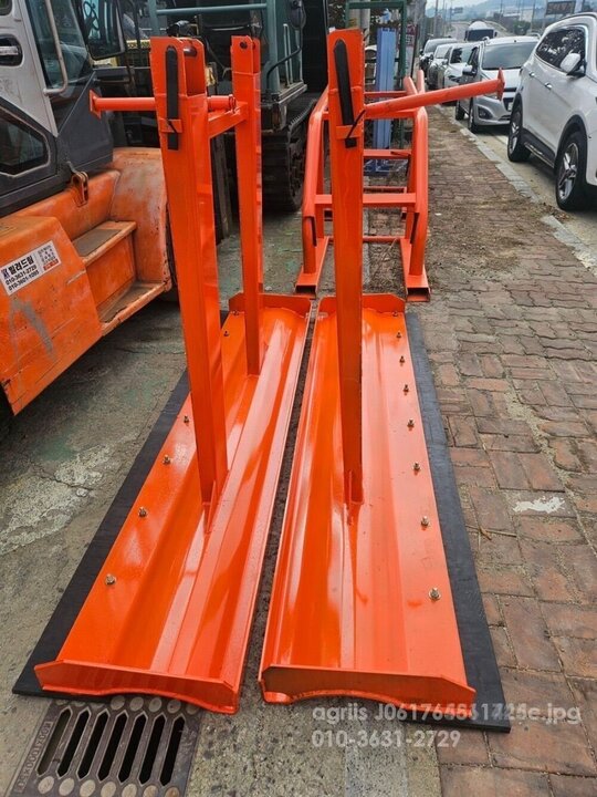  지게차용 제설기 눈삽  앞좌측면