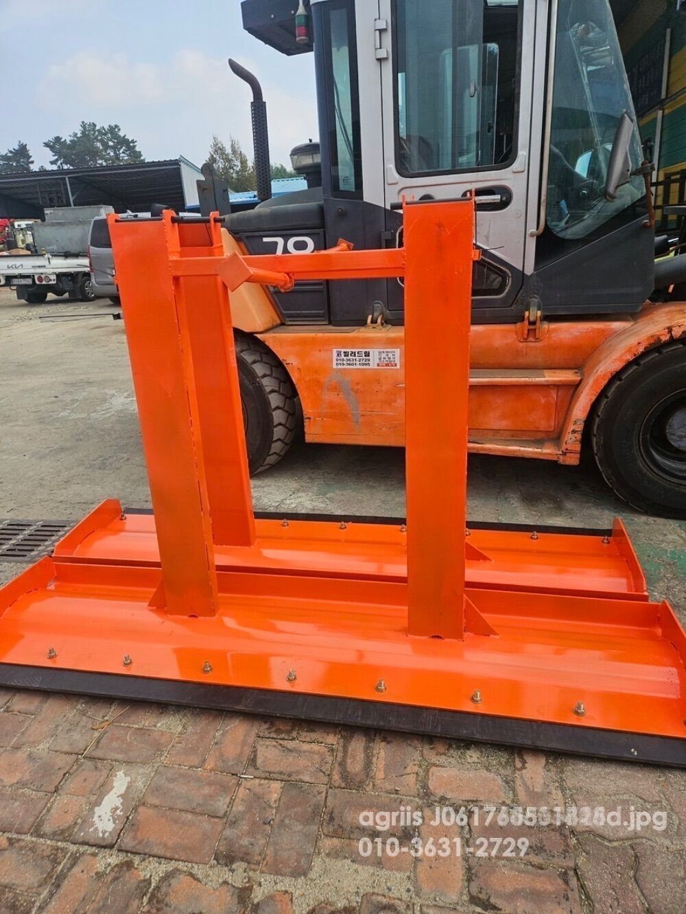 지게차용 제설기 눈삽  뒤우측면