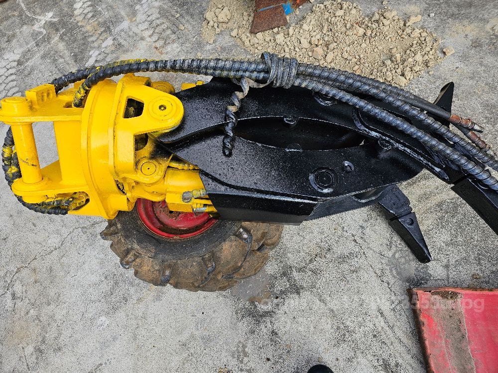 대한중공업 돌집게 02 뒤우측면