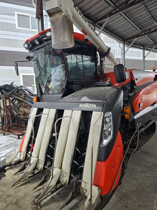 구보다 콤바인 ZR6130 (6조식) 앞좌측면