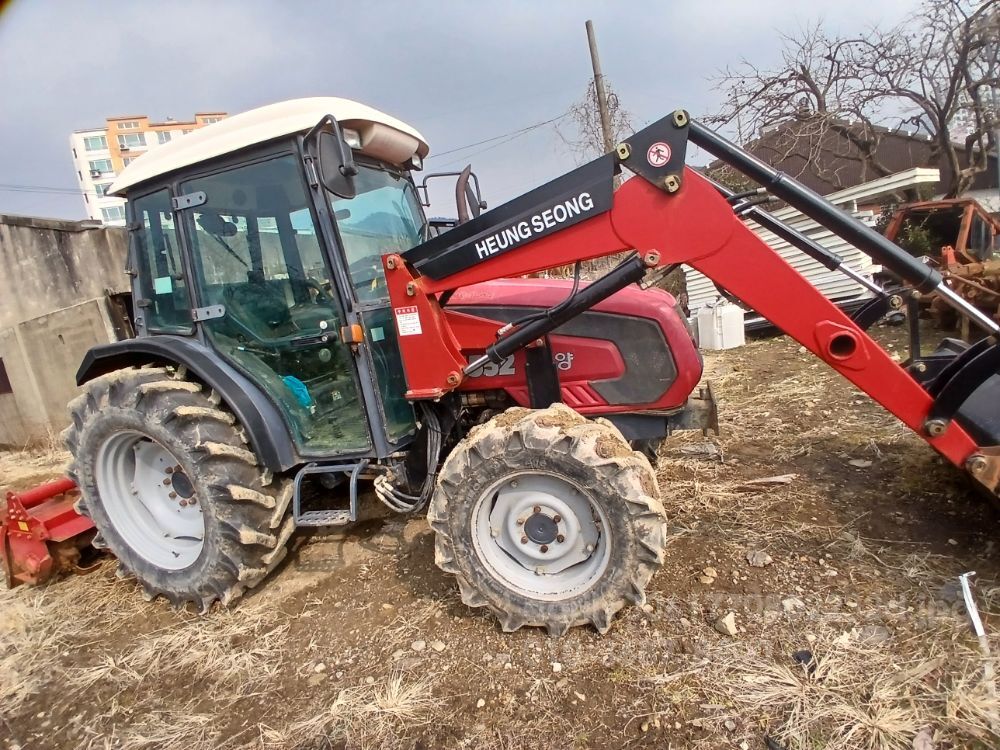 TYM Tractor T552 (55hp) 뒤우측면