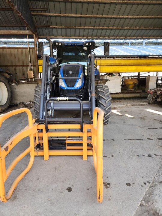 NewHolland Tractor T6.145 (145hp) 앞좌측면