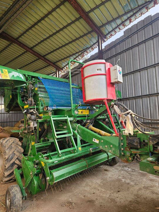 맥헤일 원형베일러 F5600 앞좌측면