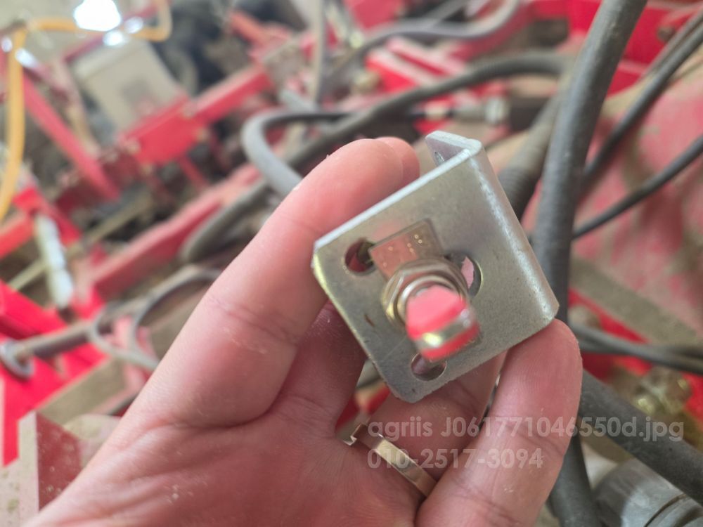 웅진 콩 파종기 4조 배토 뒤우측면