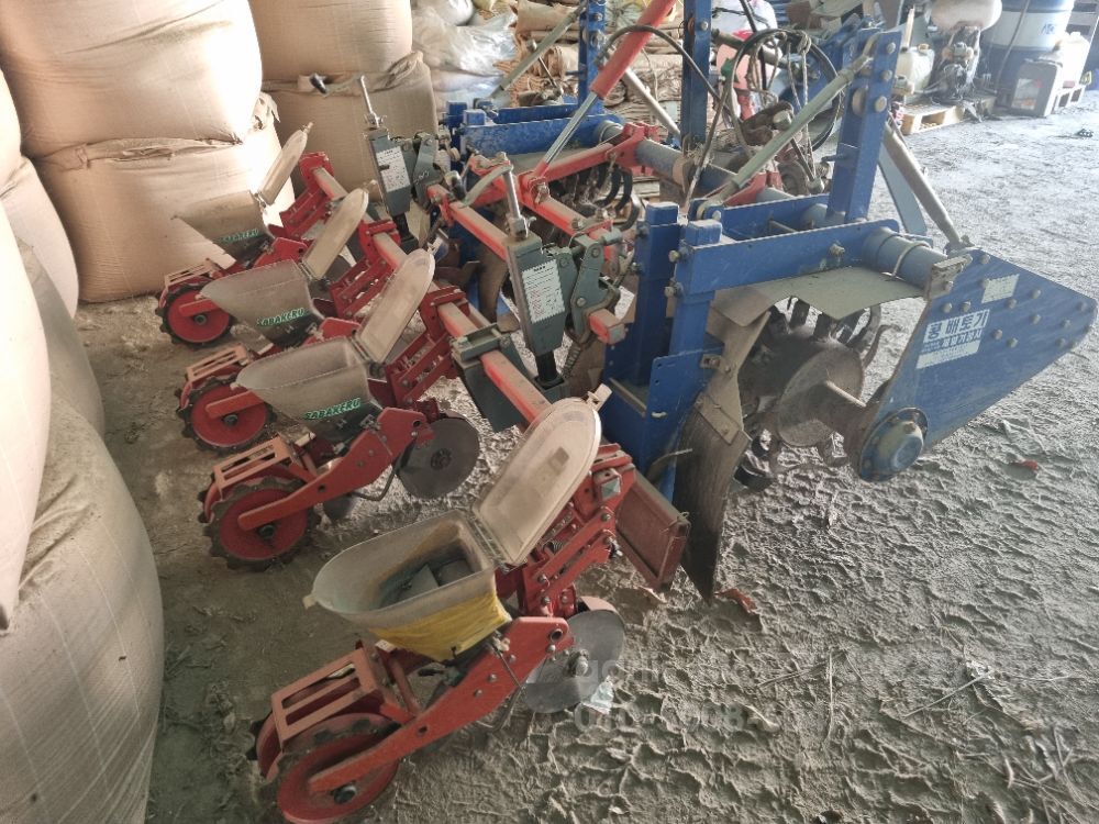 제일기공사 콩파종기 콩파종기 뒤우측면