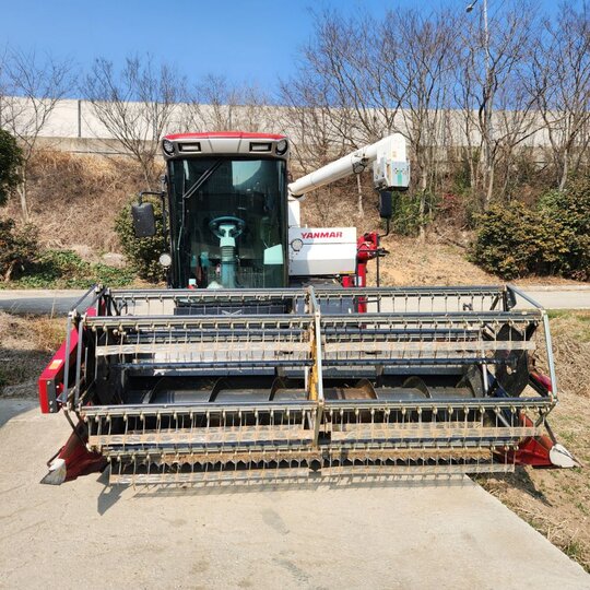 얀마 콤바인 YH1150 (보통형) 앞좌측면