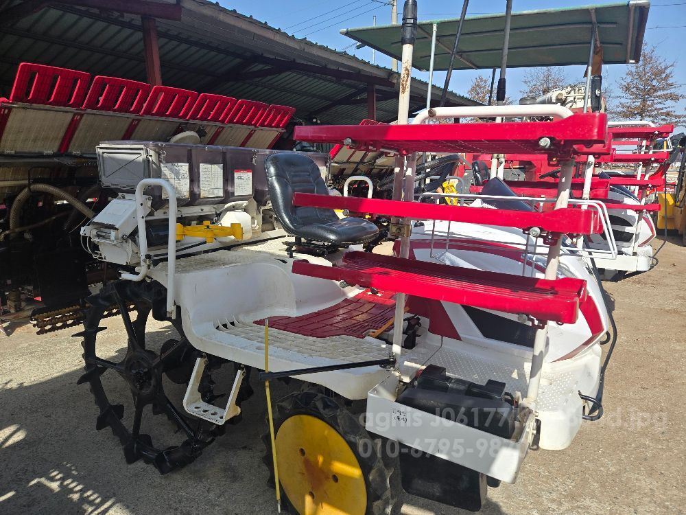 Yanmar Rice transplanter YR6DZ-F (6Rows) 뒤우측면