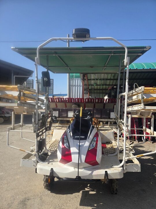 Yanmar Rice transplanter YR8DZG (8Rows) 앞좌측면