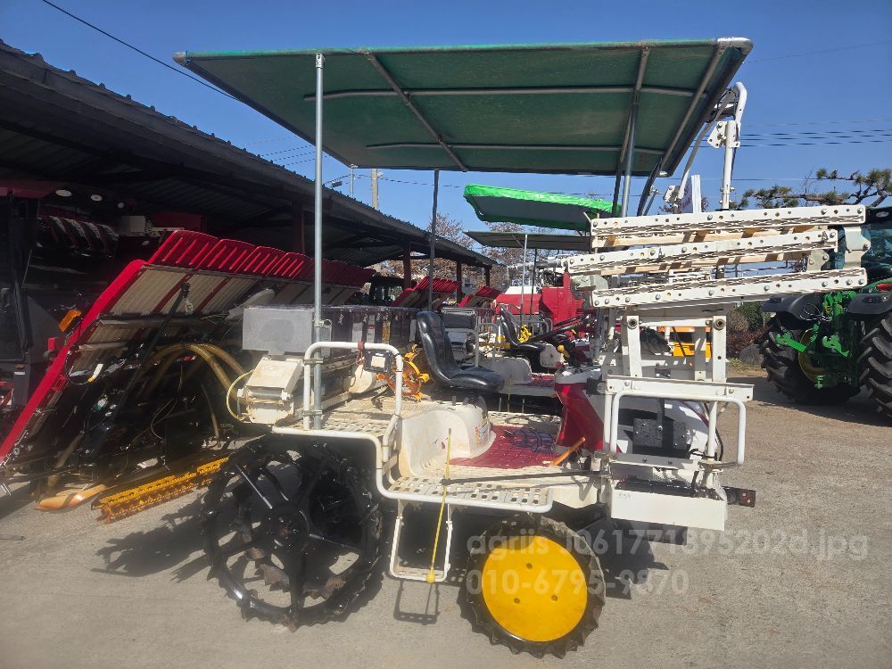 Yanmar Rice transplanter YR8DZG (8Rows) 뒤우측면