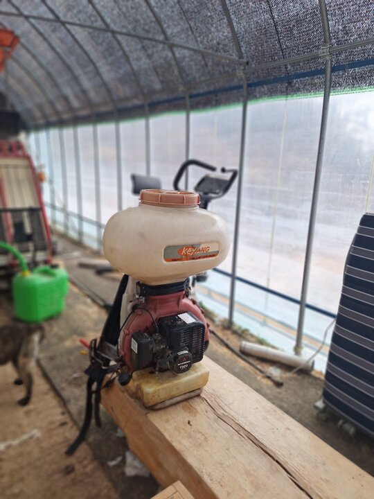 일산 비료살포기  비료살포기  T320 앞좌측면