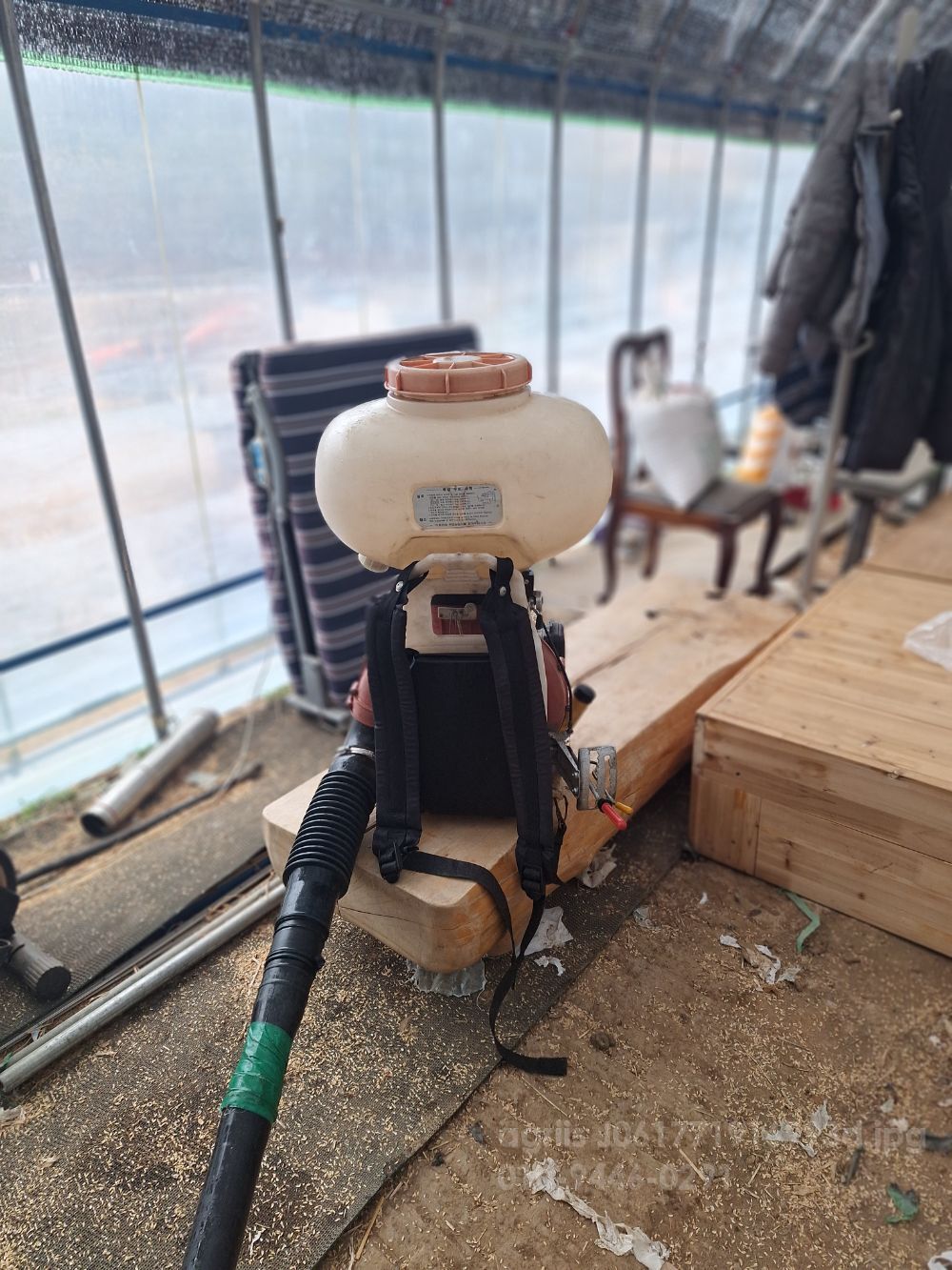 일산 비료살포기  비료살포기  T320 뒤우측면