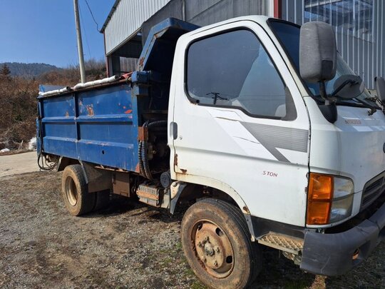 현대 2.5톤 퇴비살포기차 퇴비살포기 퇴비살포기 앞좌측면