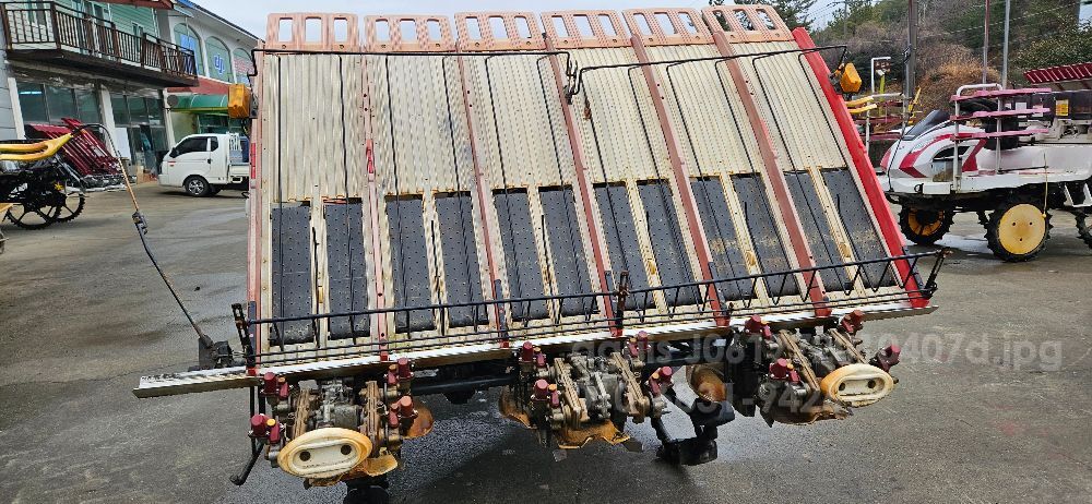 국제 이앙기 RGO-6 (6조식) 뒤우측면