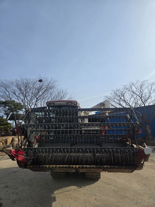 얀마 콤바인 YH1150 (보통형) 앞좌측면