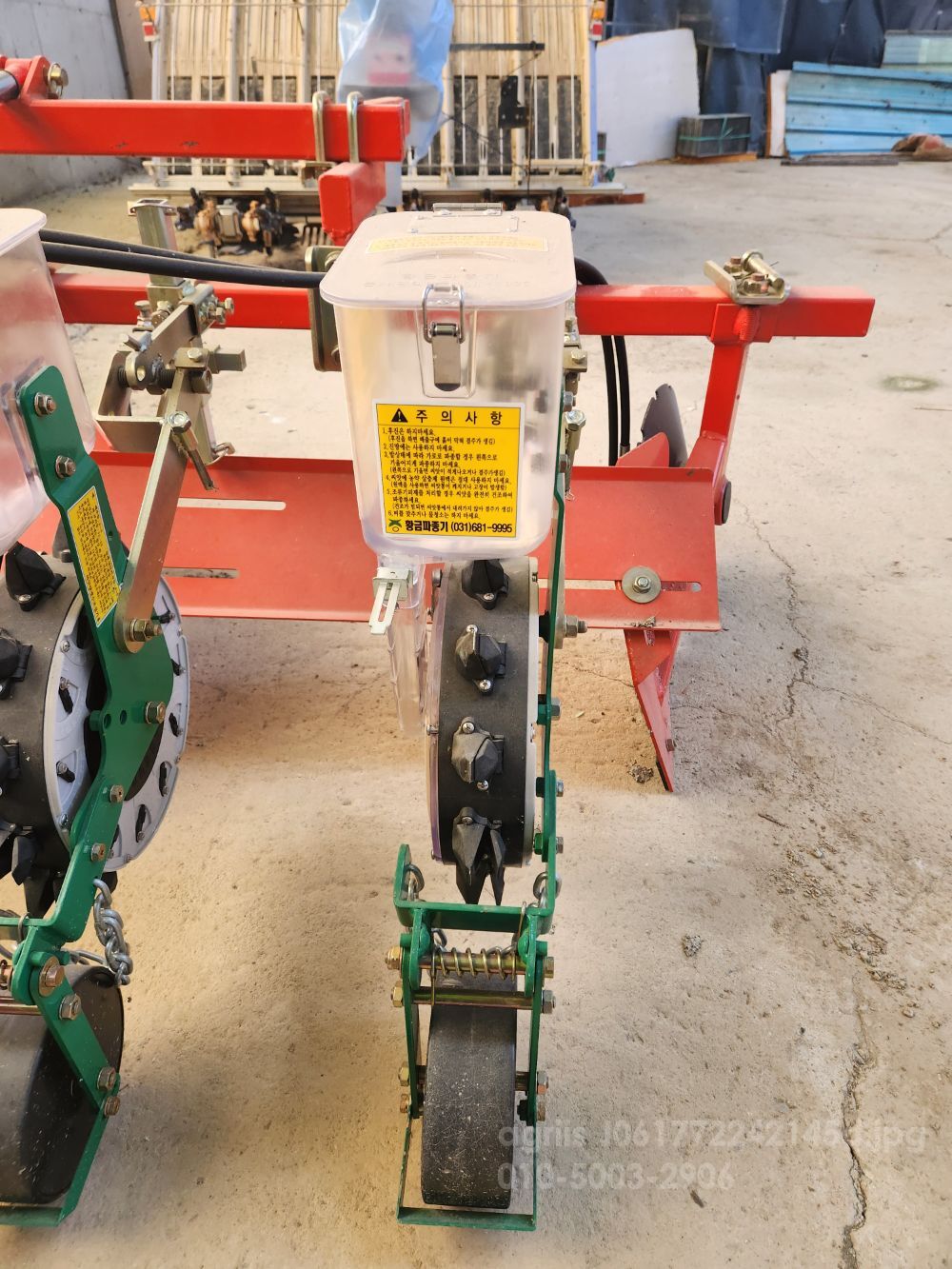 대성농기계 콩파종기 파종기 뒤우측면