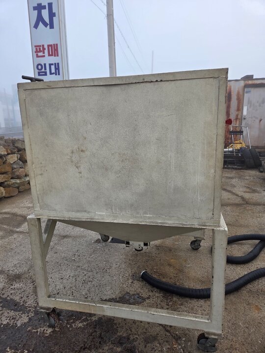  소금 모래 적재함  앞좌측면