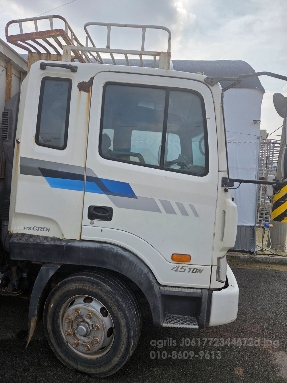 Hyundai 4.5톤 어부바 7m10 카고  뒤우측면