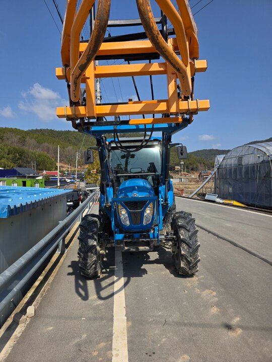 LS 트랙터 MT5.73 (73.9마력) 앞좌측면