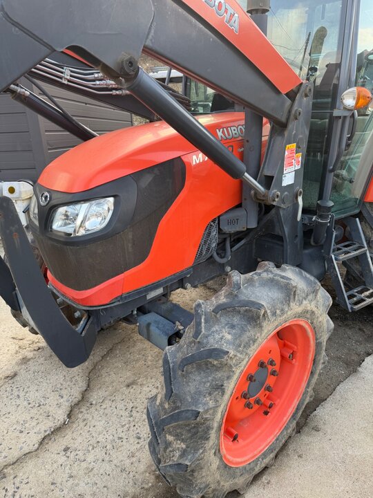Kubota Tractor M7060 (72hp) 앞좌측면