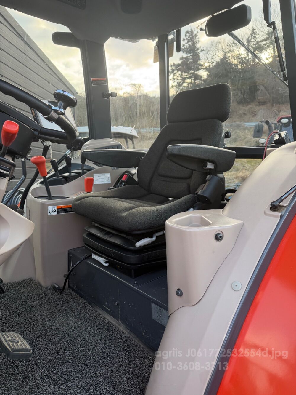 Kubota Tractor M7060 (72hp) 뒤우측면