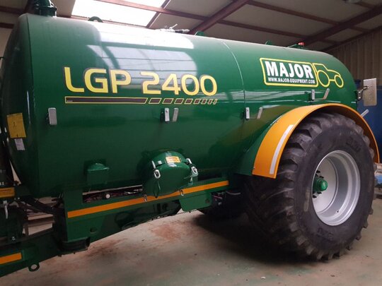 major 액비살포기 10-12톤 앞좌측면