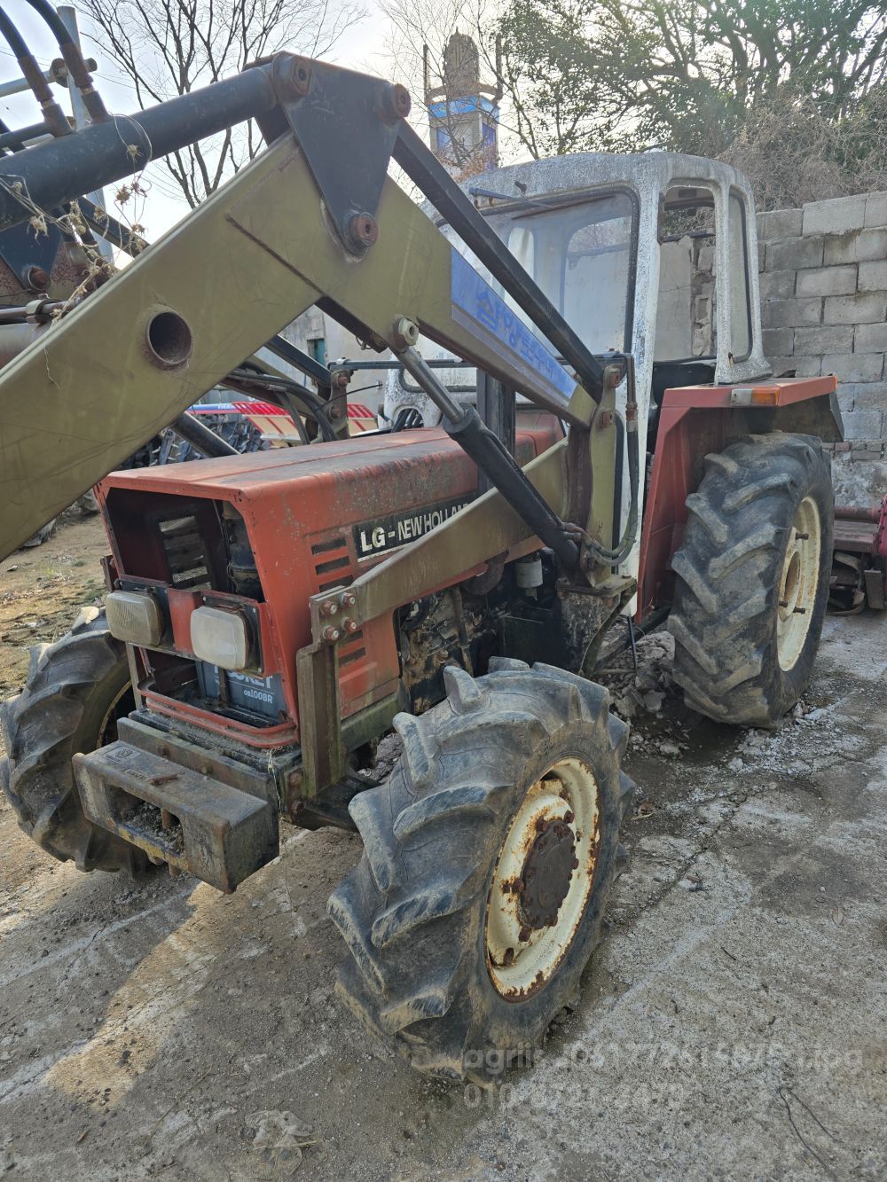 뉴홀랜드 트랙터 55-66D (55마력) 뒤우측면