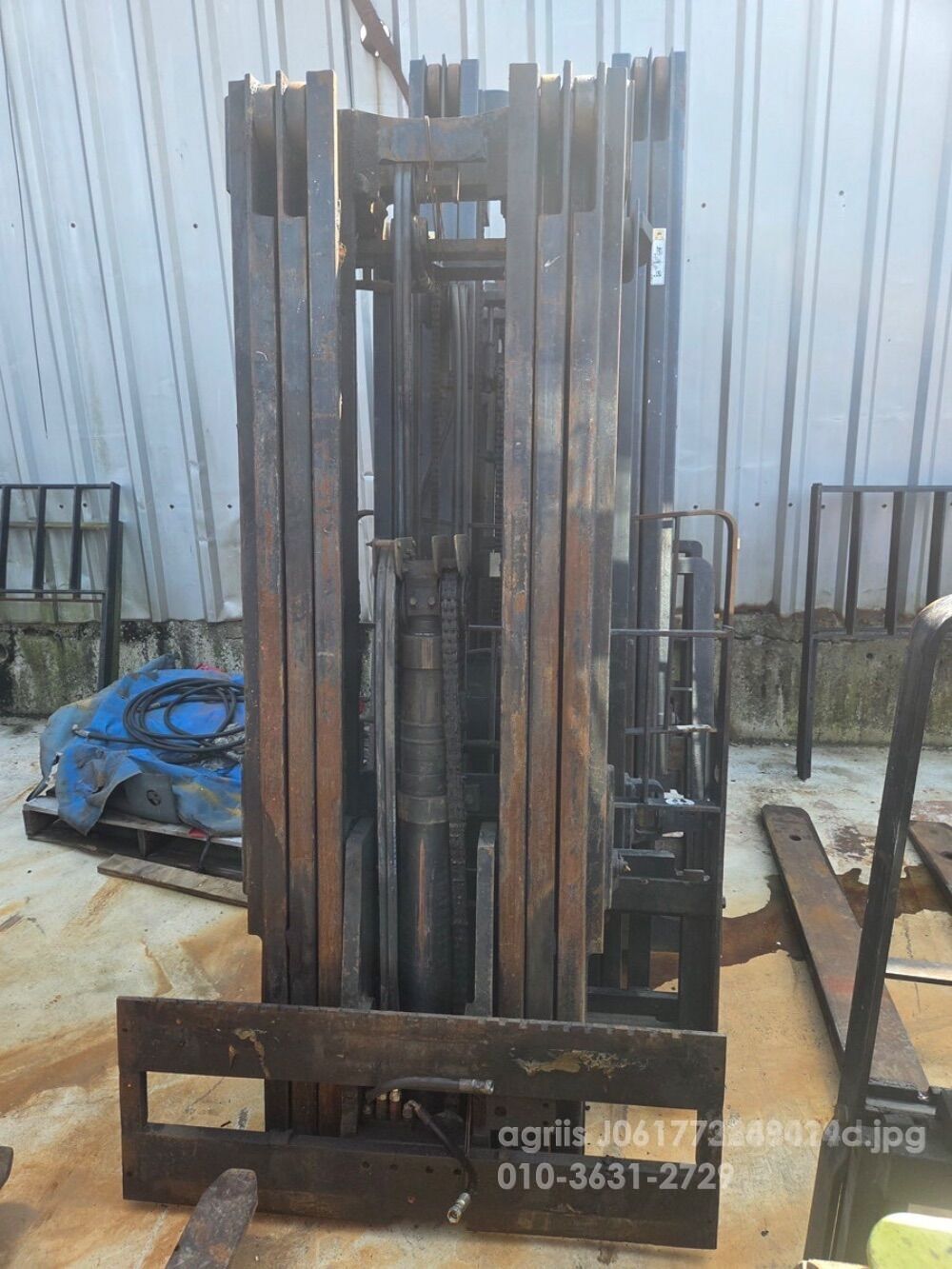 대우 2.5톤 마스트 단품 뒤우측면