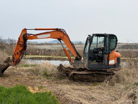 굴삭기 굴삭기 두산 (5톤) 앞좌측면