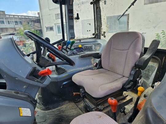 LS Tractor PS100-N (95hp) 앞좌측면