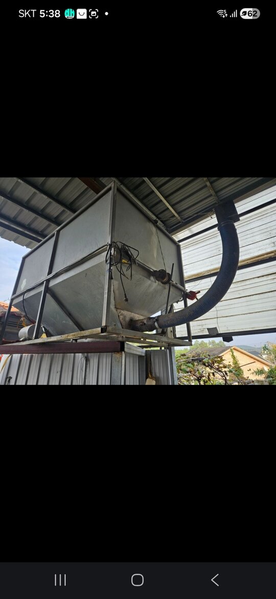 곡물탱크   하나 곡물통 하나 곡물통 앞좌측면