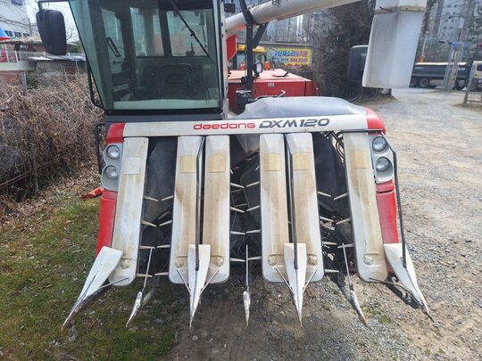 대동 콤바인 DXM120 (6조식) 앞좌측면