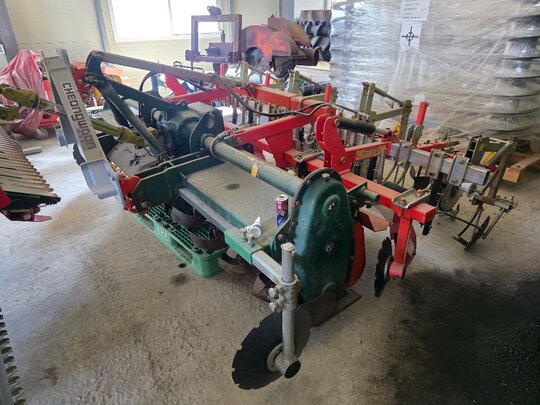  4두둑 일체형 휴립 피복 파종기 4두둑 일체형 휴립 피복 파종기  앞좌측면