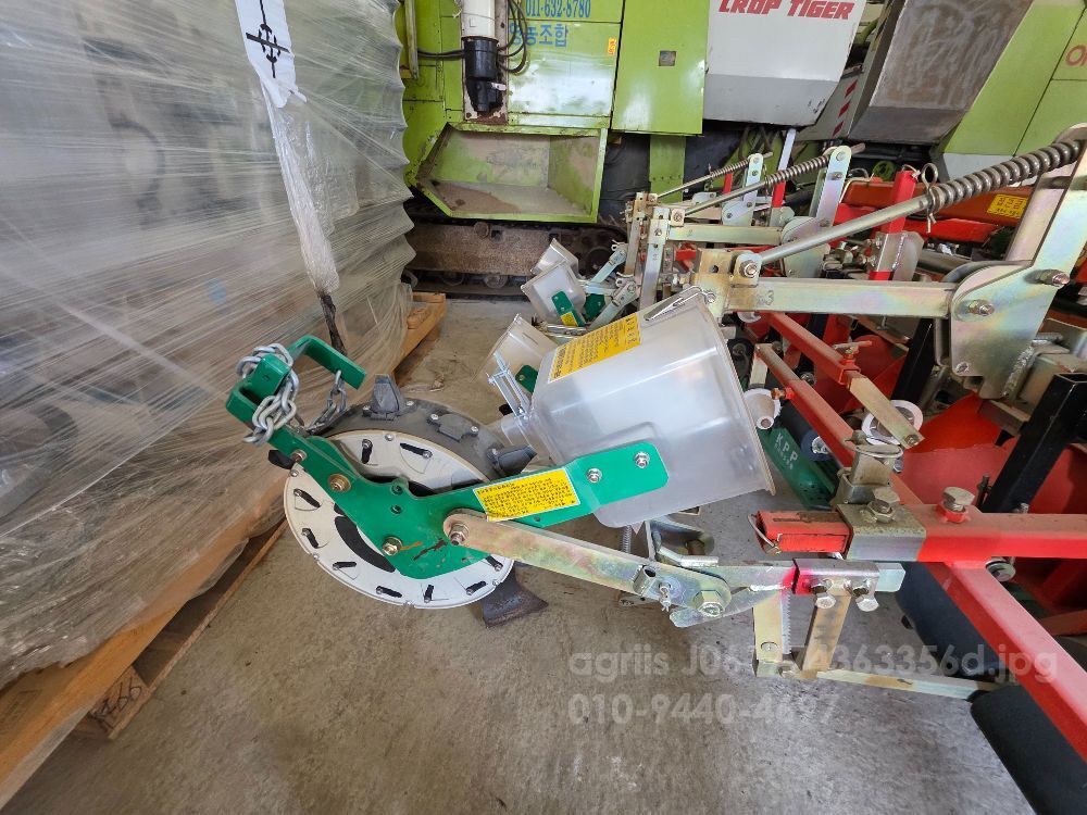  4두둑 일체형 휴립 피복 파종기 4두둑 일체형 휴립 피복 파종기  뒤우측면