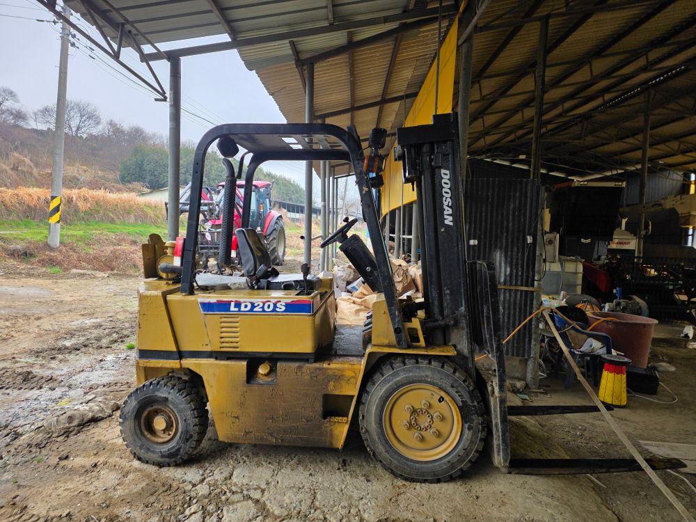  Forklift LD 20S (2.5톤) 앞좌측면