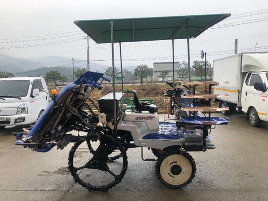 TYM 이앙기 NP63 (6조식) 앞좌측면