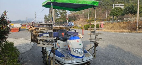 TYM Rice transplanter PZ620HG (6Rows) 앞좌측면