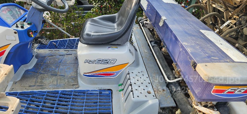 TYM Rice transplanter PZ620HG (6Rows) 뒤우측면