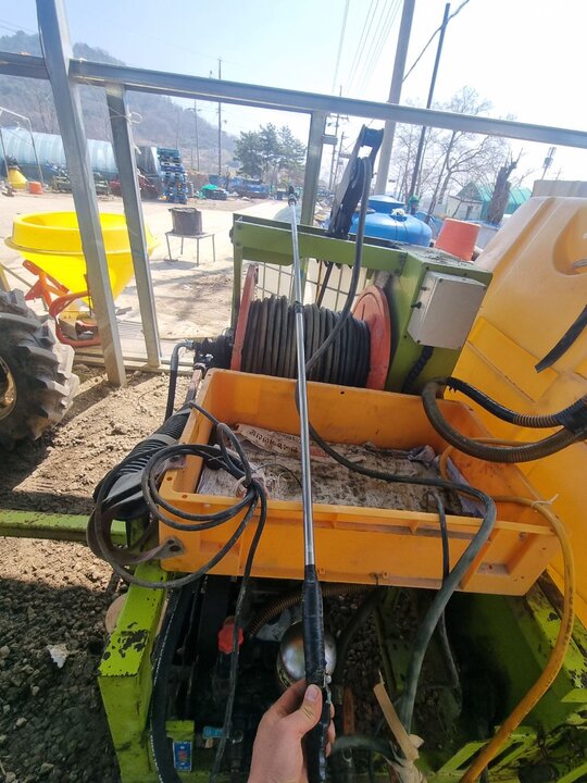  희망농기계 견인 분무기 희망견인식분무기  앞좌측면