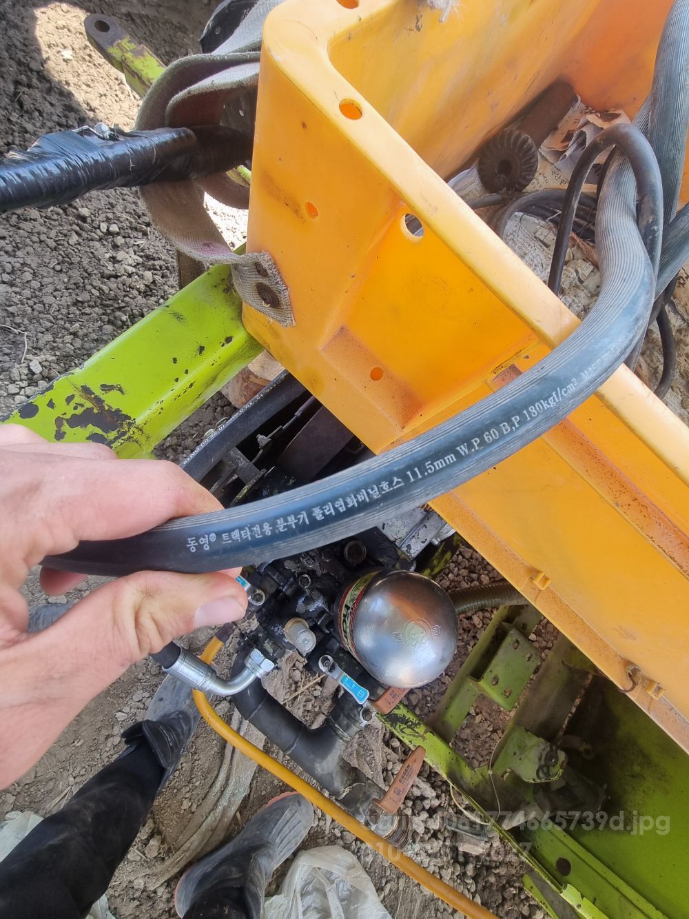  희망농기계 견인 분무기 희망견인식분무기  뒤우측면