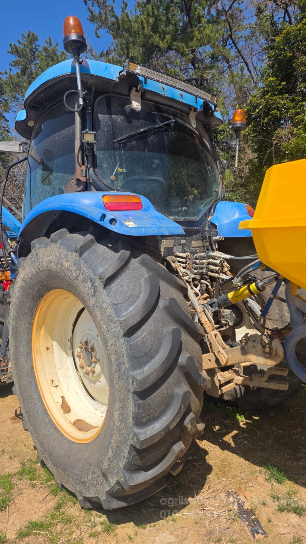 NewHolland Tractor TX110A (110hp) 뒤우측면