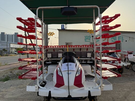 Yanmar Rice transplanter YR8D (8Rows) 앞좌측면